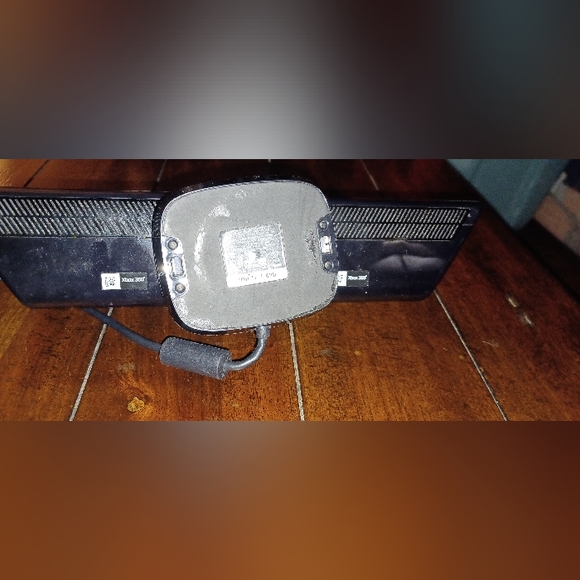 XBOX 360 KINECT - Picture 2 of 2